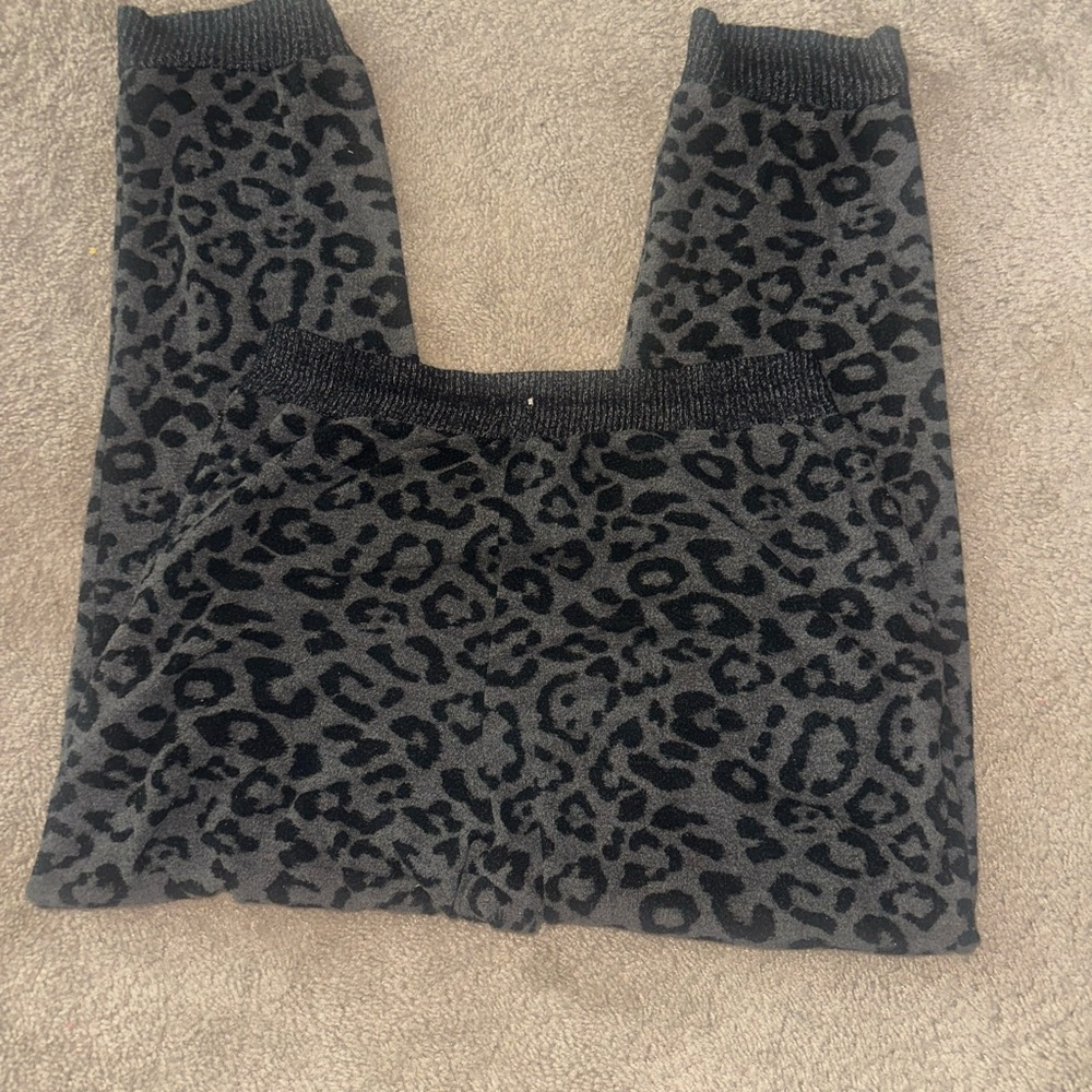 Women’s (size LARGE) Leopard Print joggers
